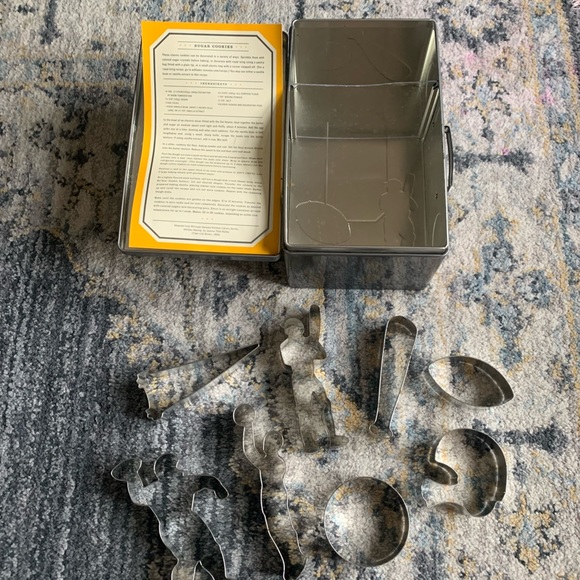 Williams Sonoma Kids All Star sports set of 8 cookies cutters - Picture 6 of 8